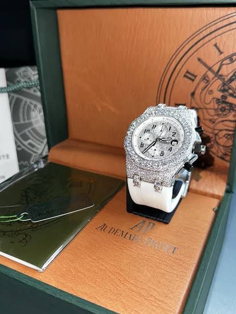 Customized Moissanite Diamond Half Iced out and full iced out watch first deposite(560)